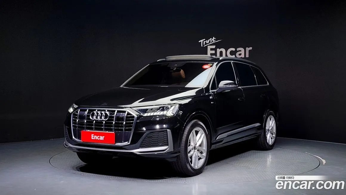 Audi Q7 — фото 1