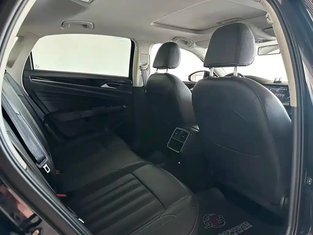 Volkswagen Passat — фото 10