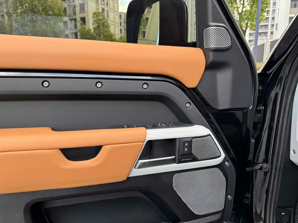Land Rover Defender — фото 10