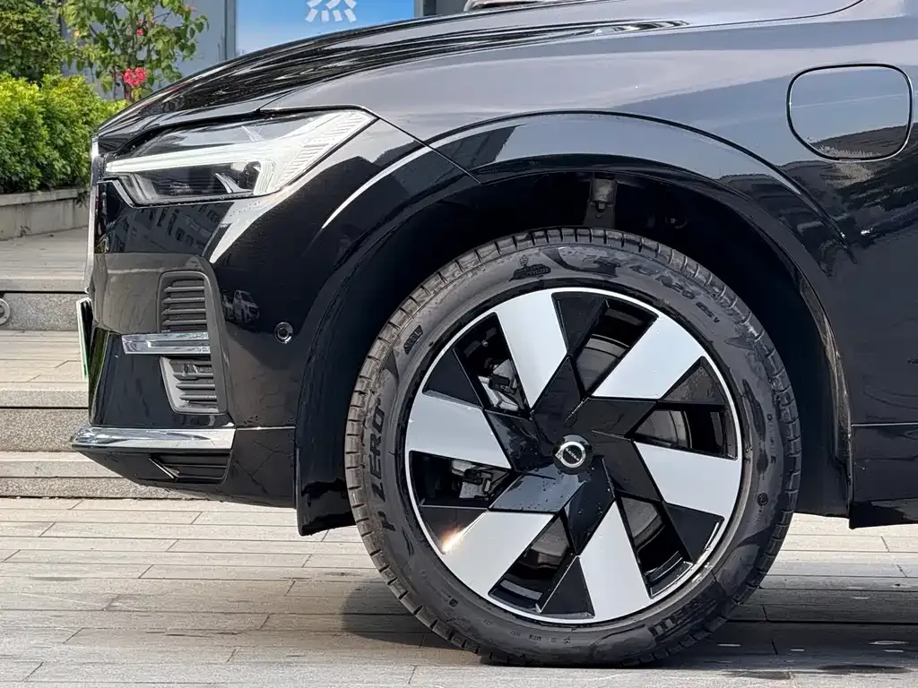 Volvo XC60 PHEV 2024 из CN, фото 4