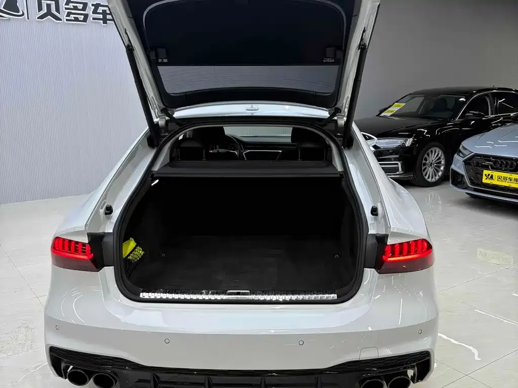 Audi A7 2021 из CN, фото 6