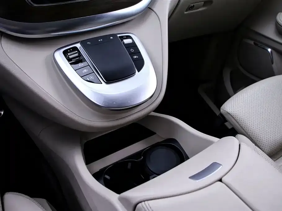 Mercedes-Benz V-Class 2023 из CN, фото 9