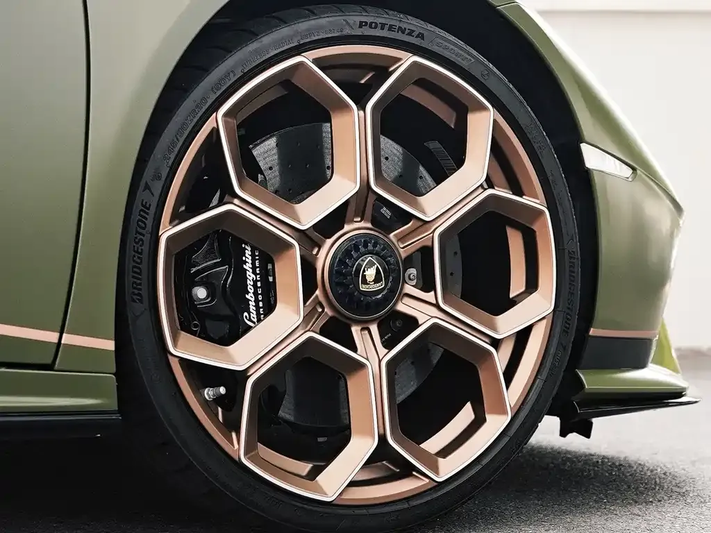 Lamborghini Huracan 2025 из CN, фото 5