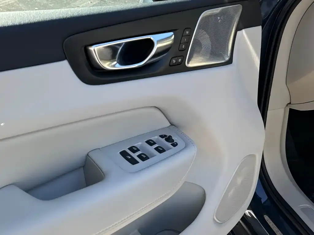 Volvo XC60 PHEV 2021 из CN, фото 10