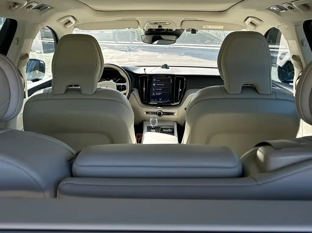 Volvo XC60 PHEV 2021 из CN, фото 7