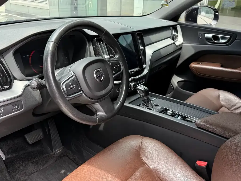 Volvo XC60 2021 из CN, фото 5
