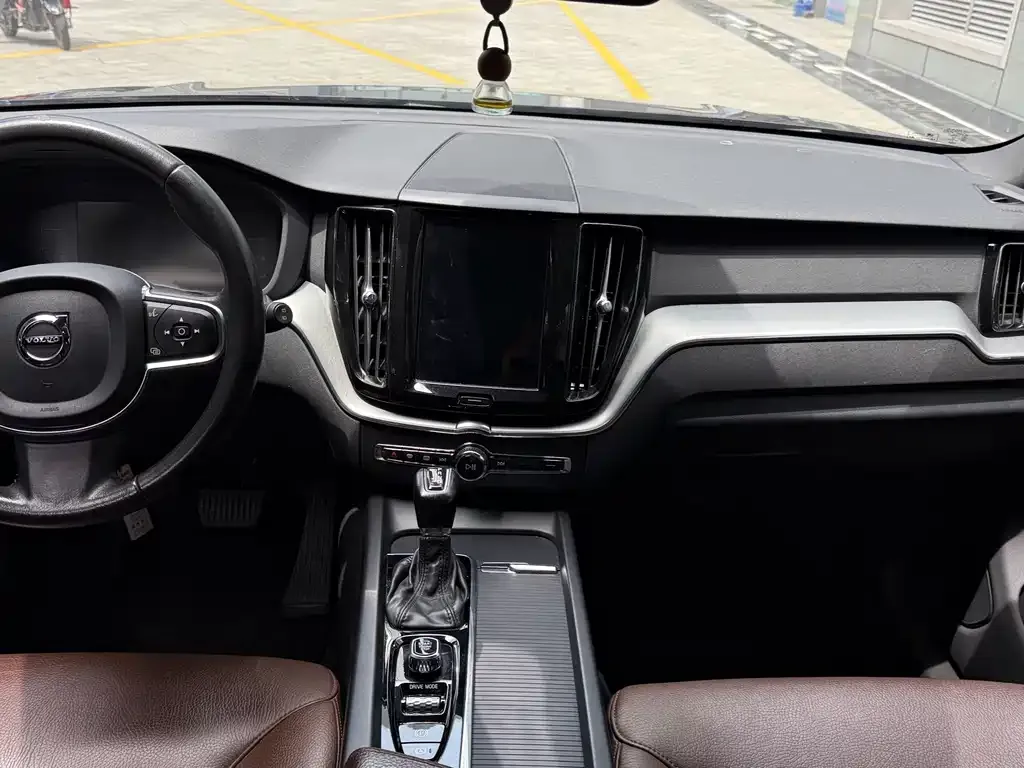 Volvo XC60 2021 из CN, фото 7