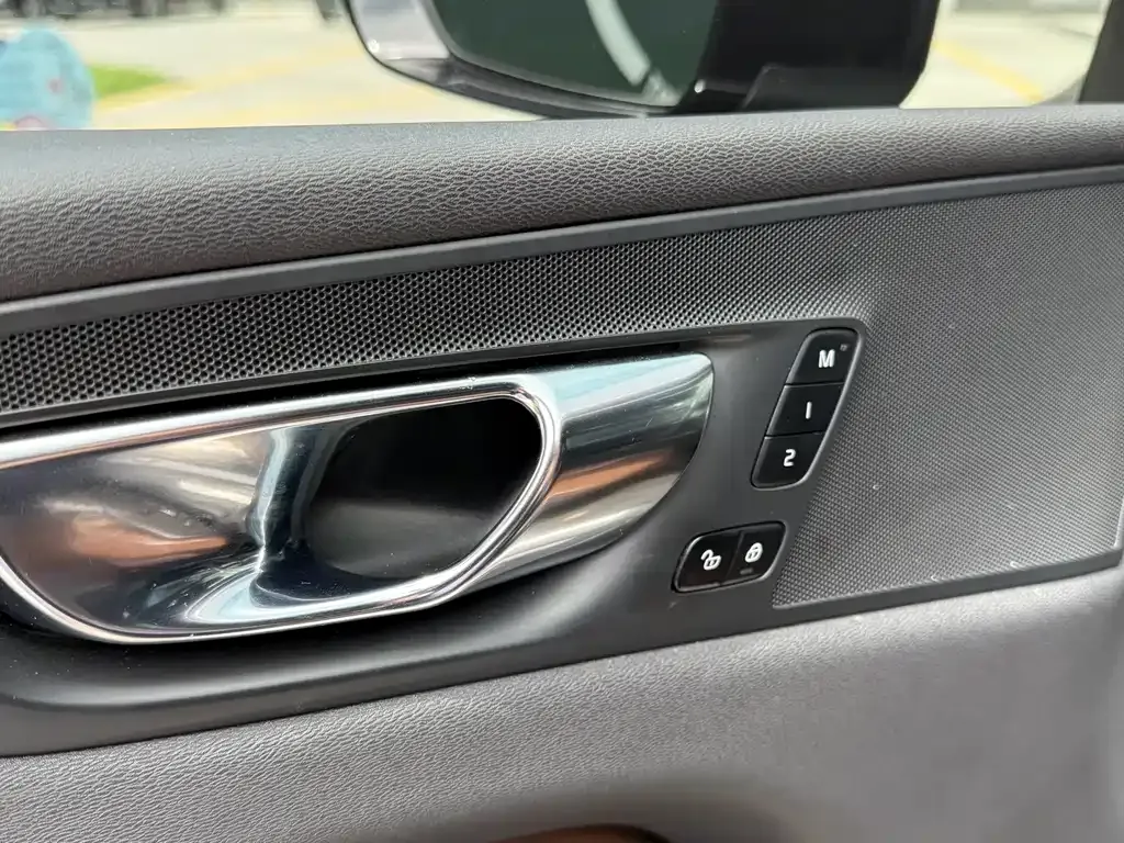Volvo XC60 2021 из CN, фото 8