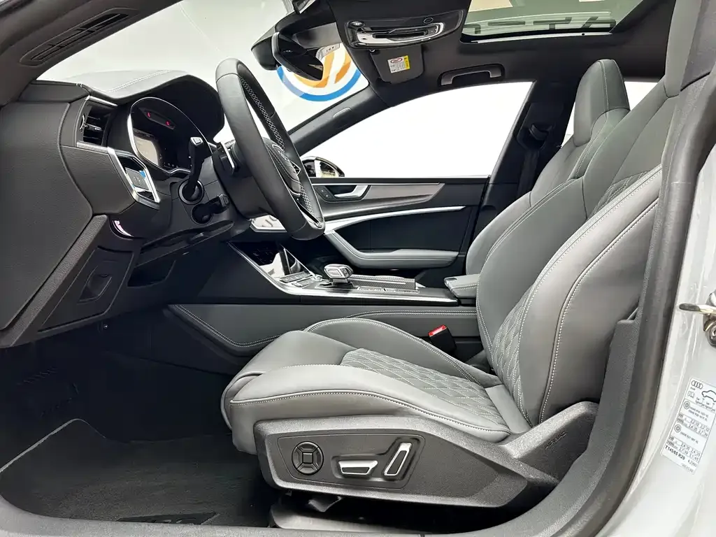Audi A7L — фото 10