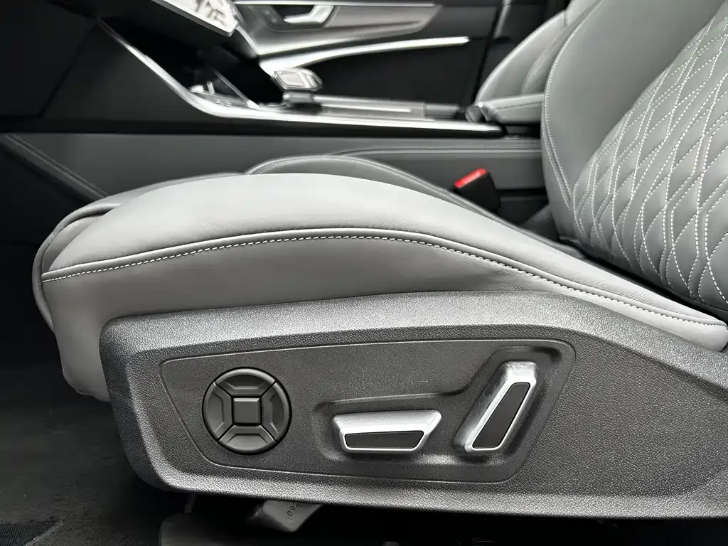 Audi A7L — фото 5