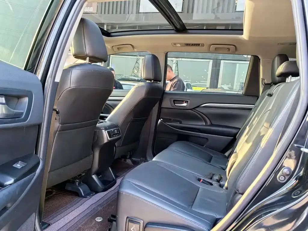 Toyota Highlander 2022 из CN, фото 9