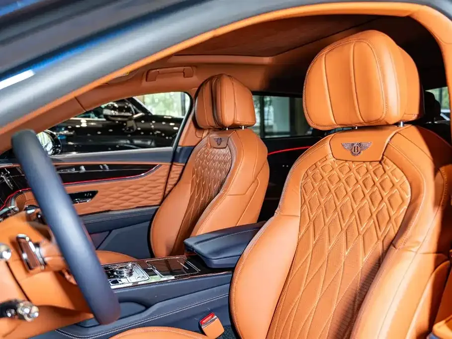 Bentley Flying Spur PHEV — фото 9