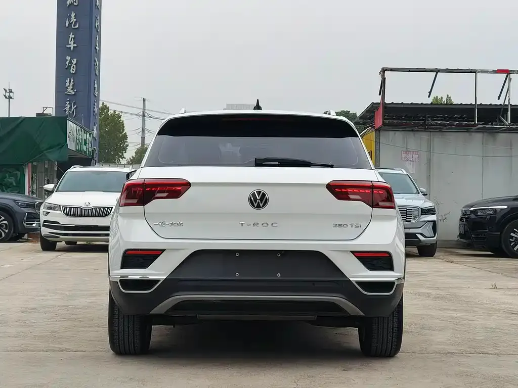 Volkswagen T-Roc — фото 8