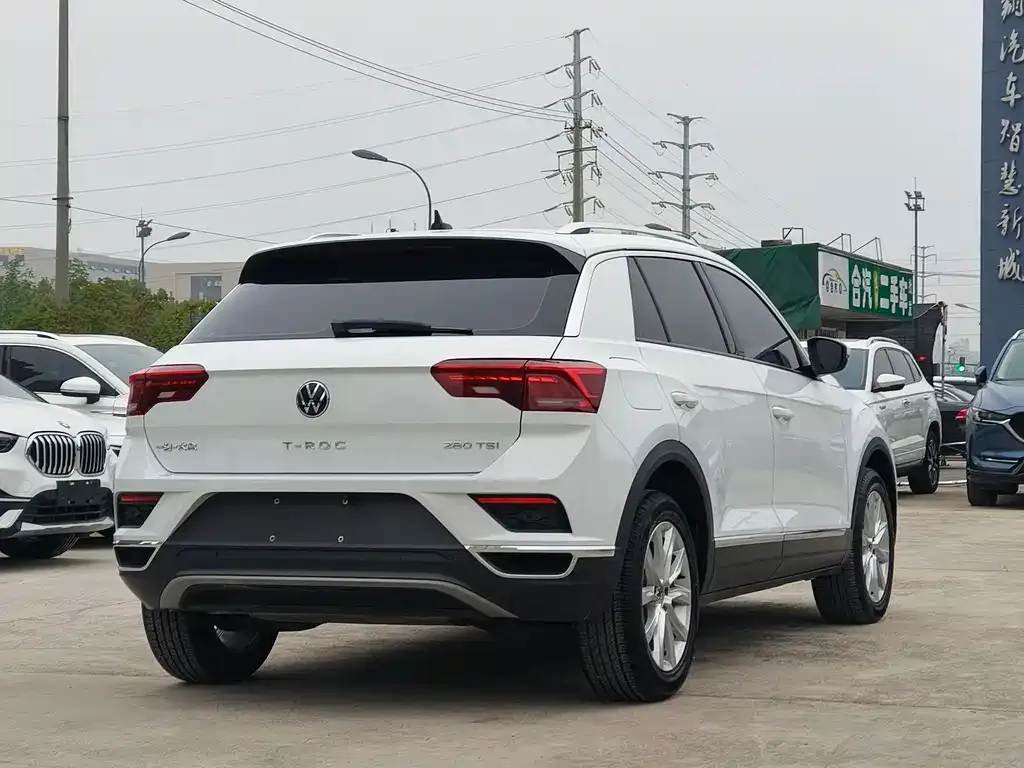 Volkswagen T-Roc — фото 9