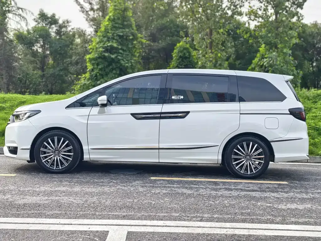 Honda Elysion 2022 из CN, фото 3