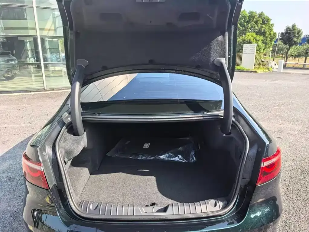 Jaguar XFL 2024 из CN, фото 10