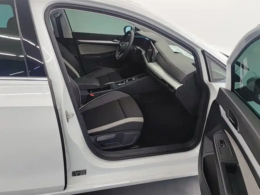 Volkswagen Golf 2022 из CN, фото 8