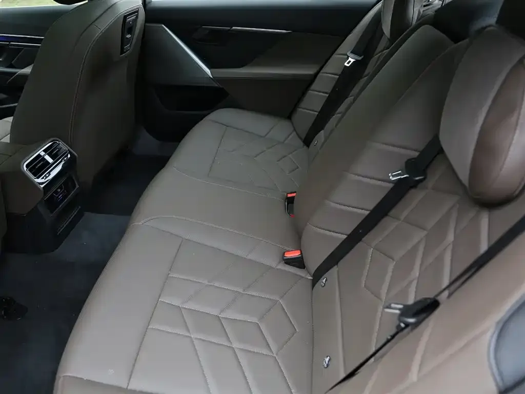 BMW i5 2024 из CN, фото 9