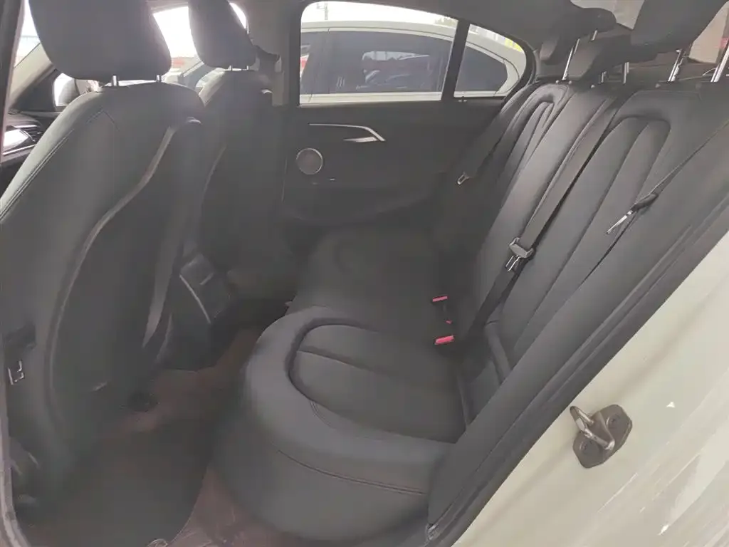 BMW 1 Series 2021 из CN, фото 10