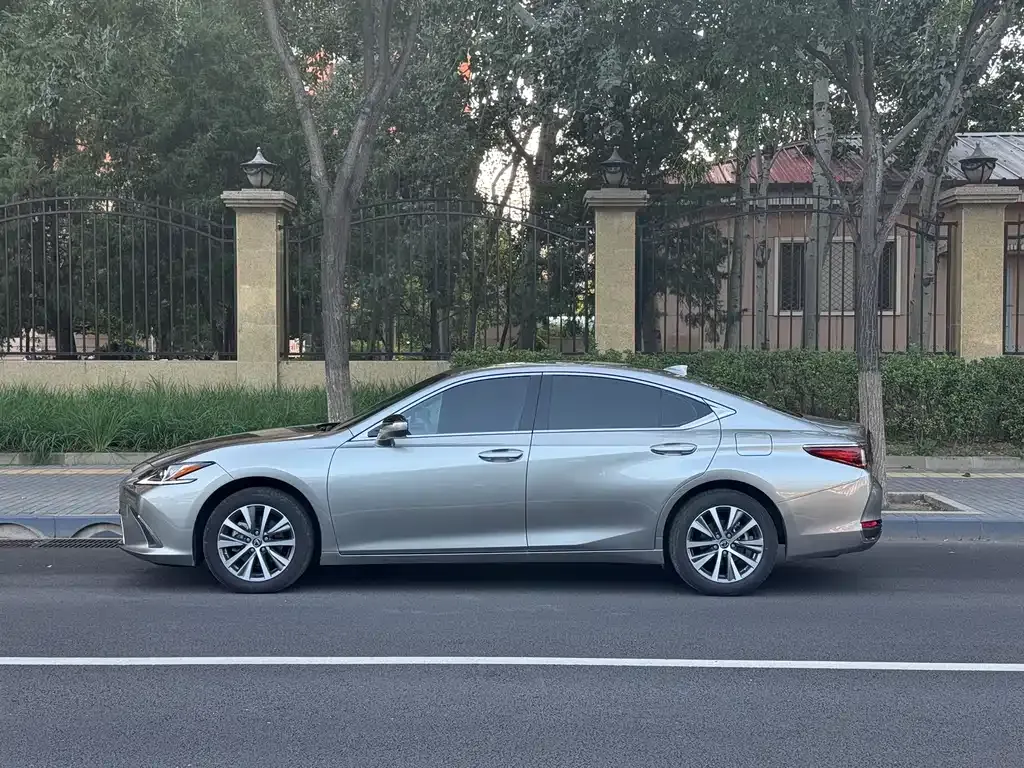 Lexus ES — фото 5