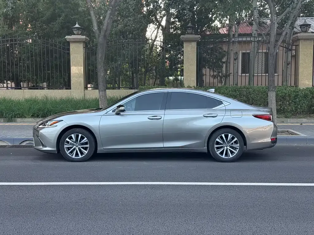 Lexus ES — фото 6