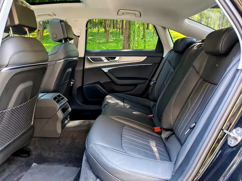 Audi A6L 2023 из CN, фото 6