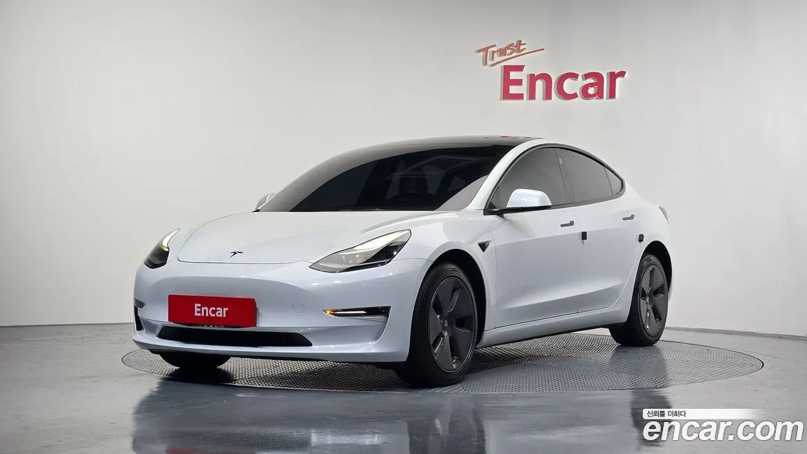 Tesla Model 3 — фото 1