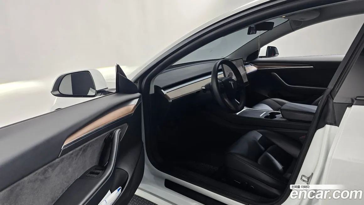 Tesla Model 3 — фото 10