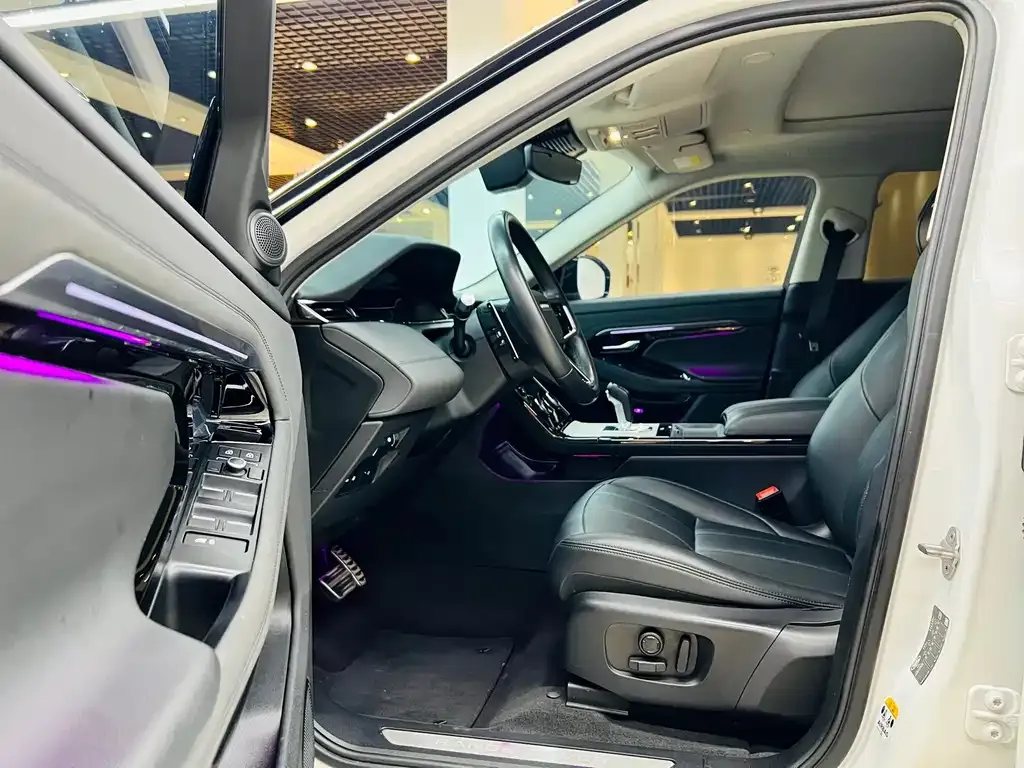 Land Rover Evoque PHEV 2022 из CN, фото 6