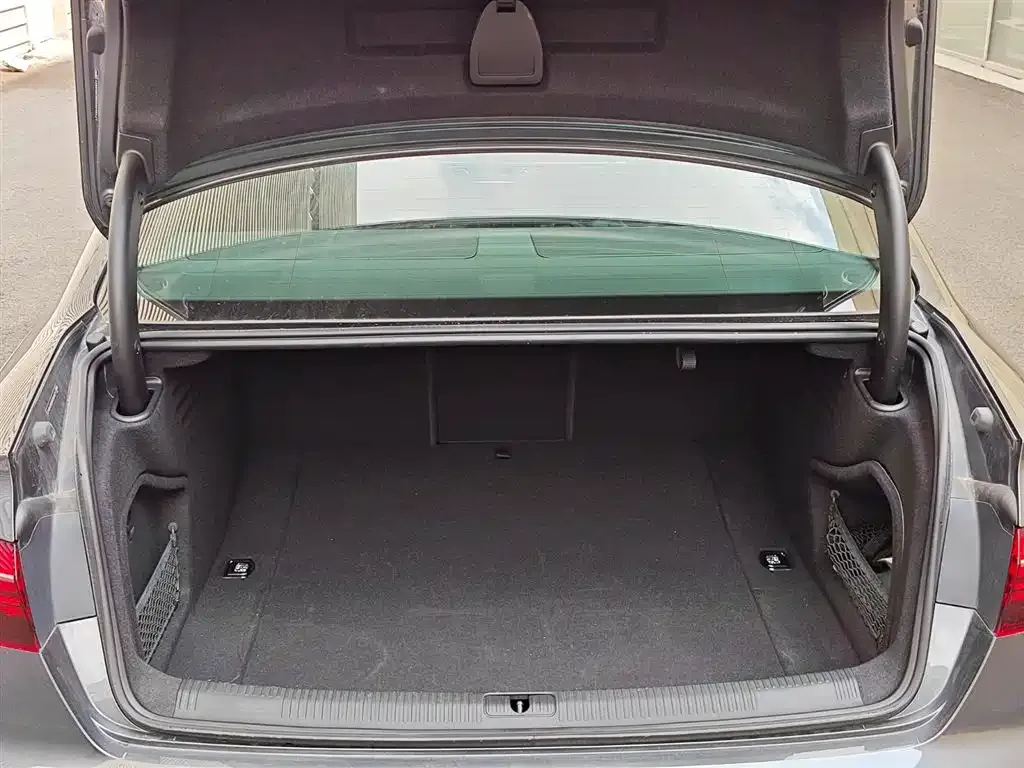 Audi A4L 2024 из CN, фото 7
