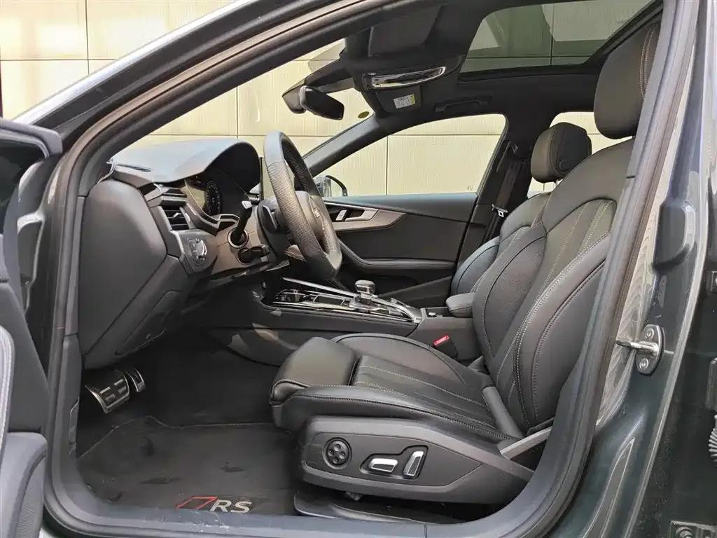 Audi A4L 2024 из CN, фото 8