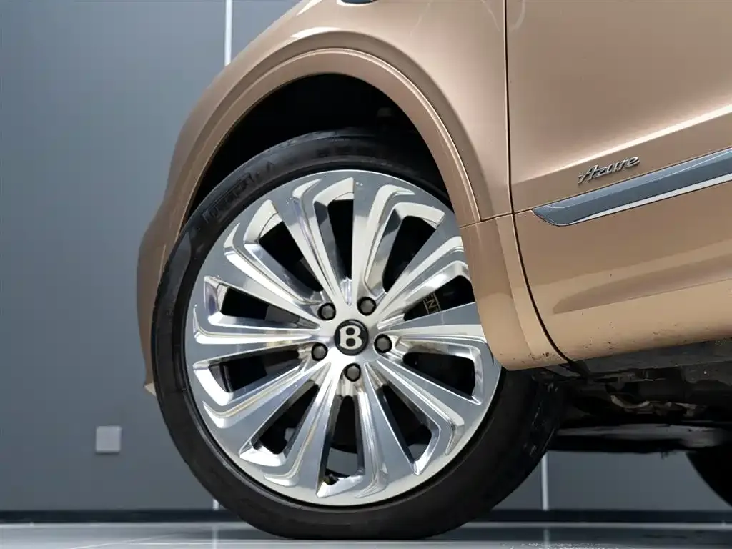 Bentley Bentayga 2023 из CN, фото 5
