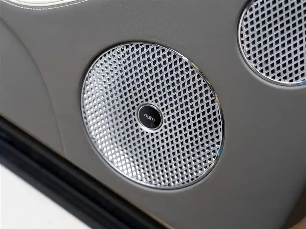 Bentley Bentayga 2023 из CN, фото 8