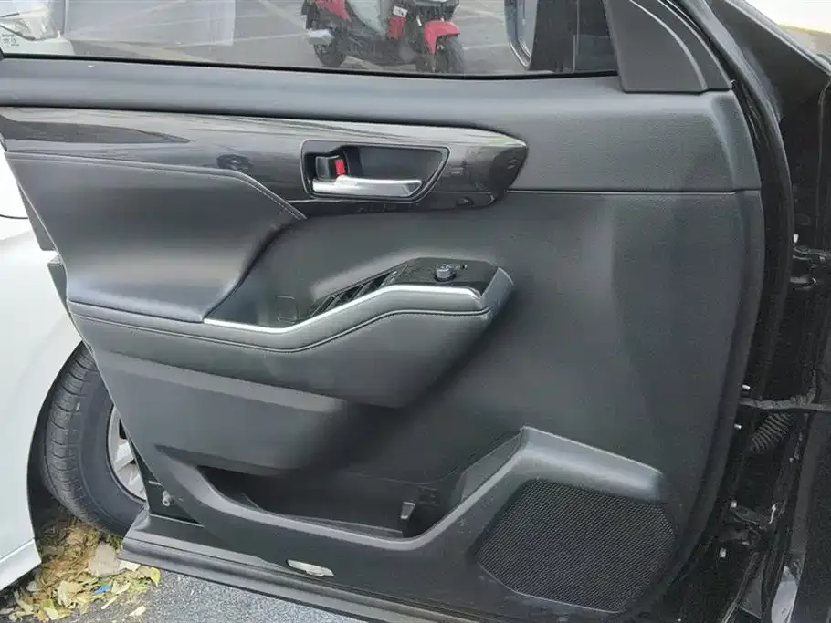 Toyota Crown Kluger 2023 из CN, фото 7
