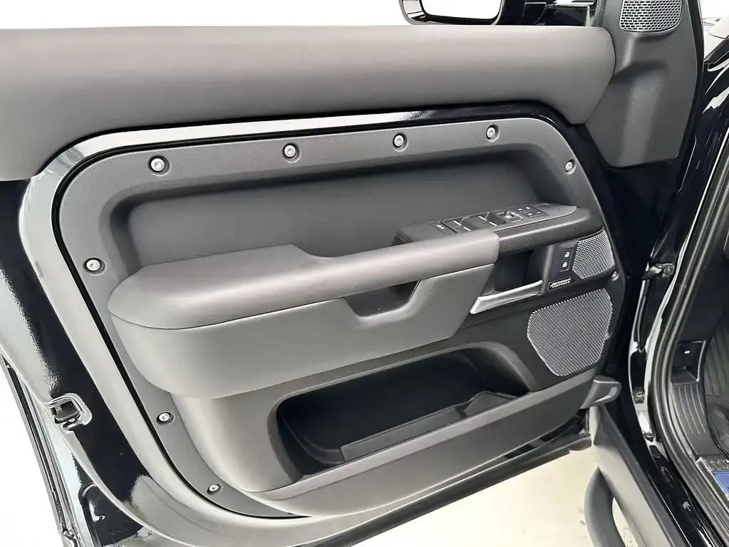Land Rover Defender 2023 из CN, фото 8