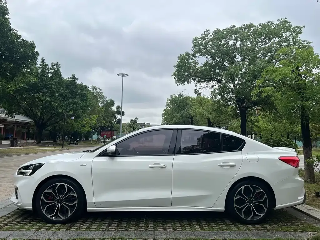 Ford Focus 2021 из CN, фото 4