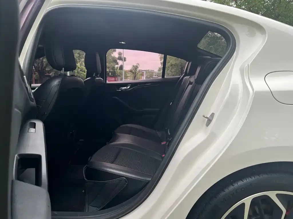 Ford Focus 2021 из CN, фото 9