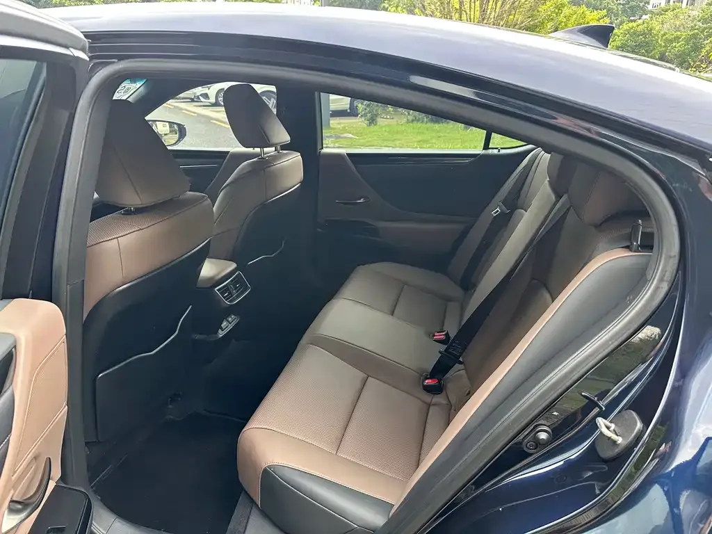 Lexus ES 2023 из CN, фото 5