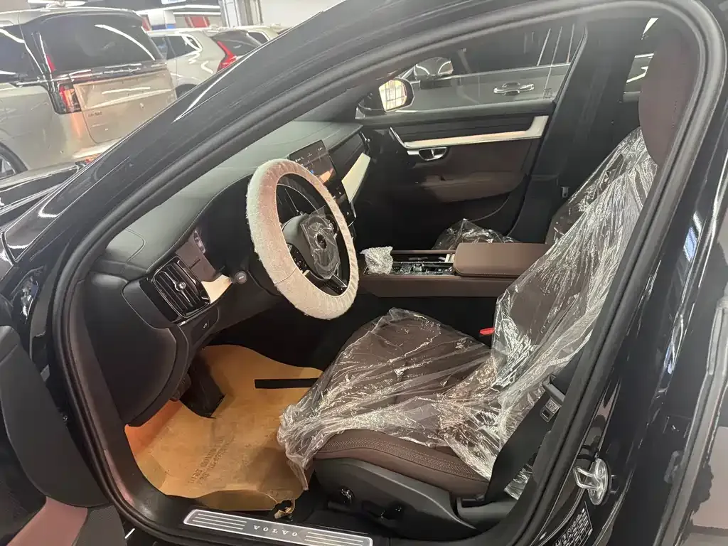 Volvo S90 2025 из CN, фото 10