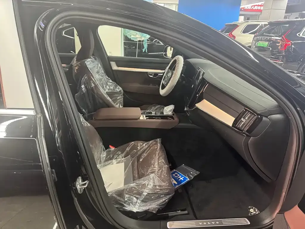 Volvo S90 2025 из CN, фото 3