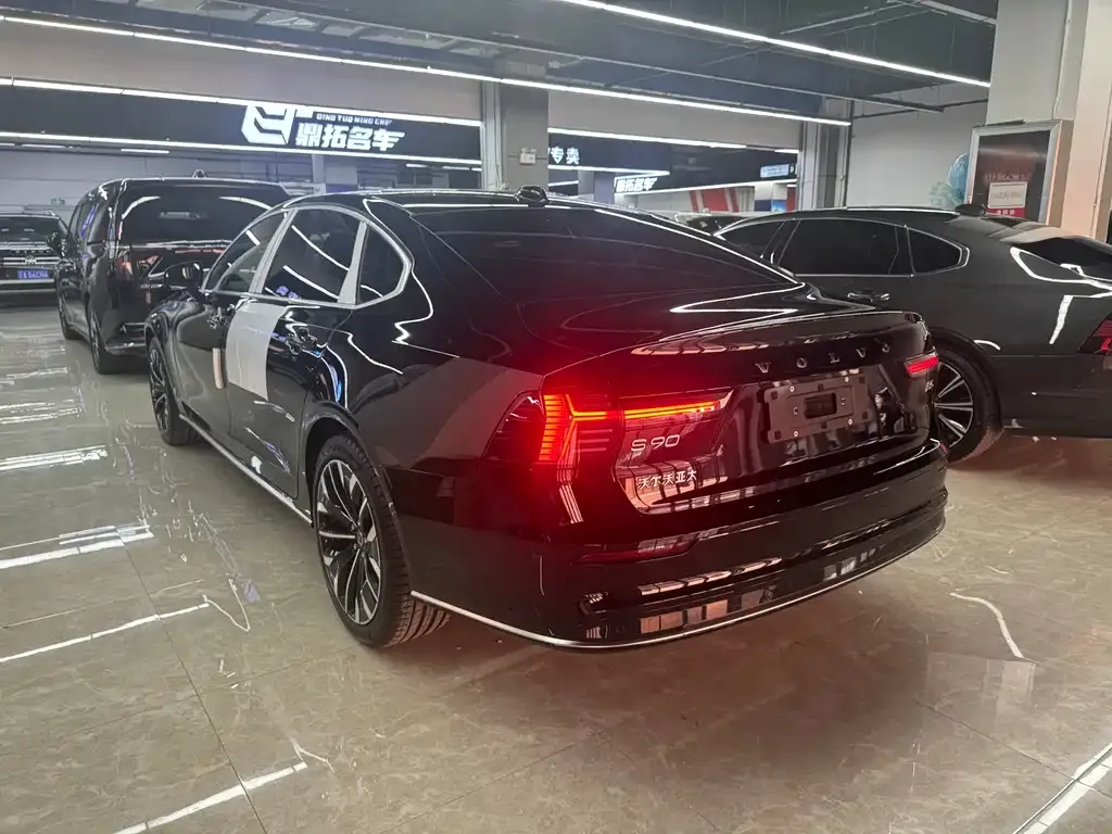 Volvo S90 2025 из CN, фото 8