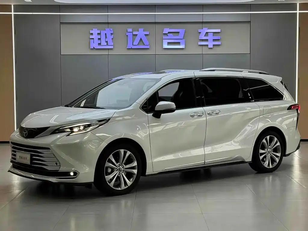 Toyota Sienna 2023 из CN, фото 1