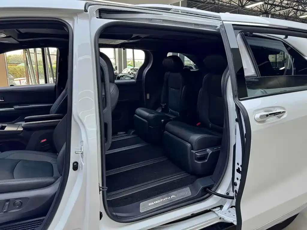Toyota Sienna 2023 из CN, фото 10