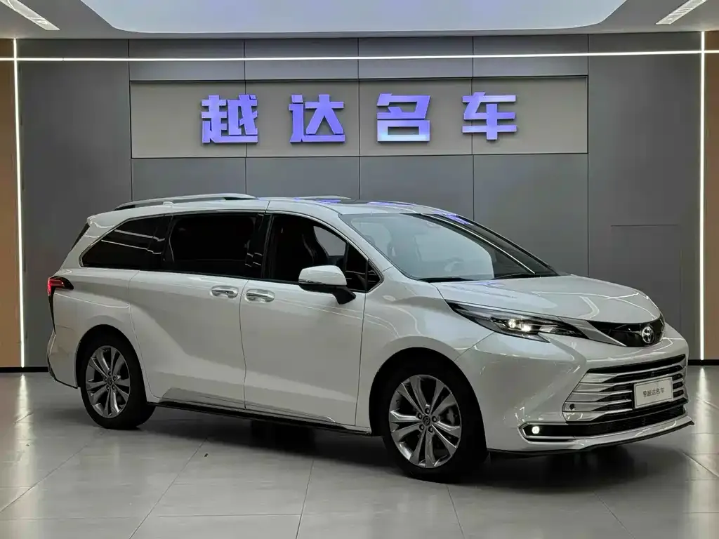 Toyota Sienna 2023 из CN, фото 3