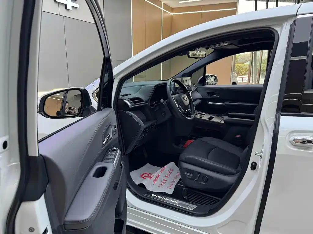 Toyota Sienna 2023 из CN, фото 4