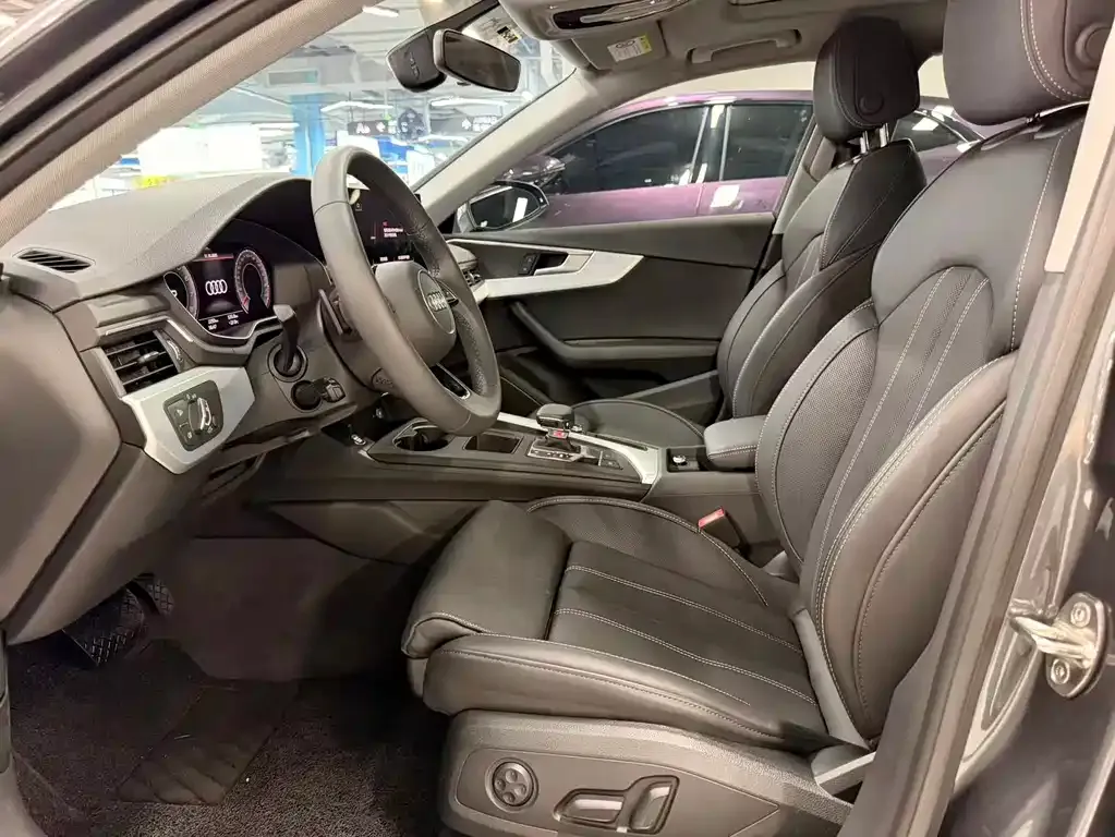 Audi A4L 2023 из CN, фото 4