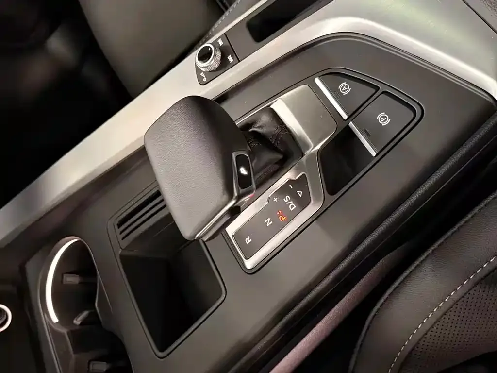 Audi A4L 2023 из CN, фото 6
