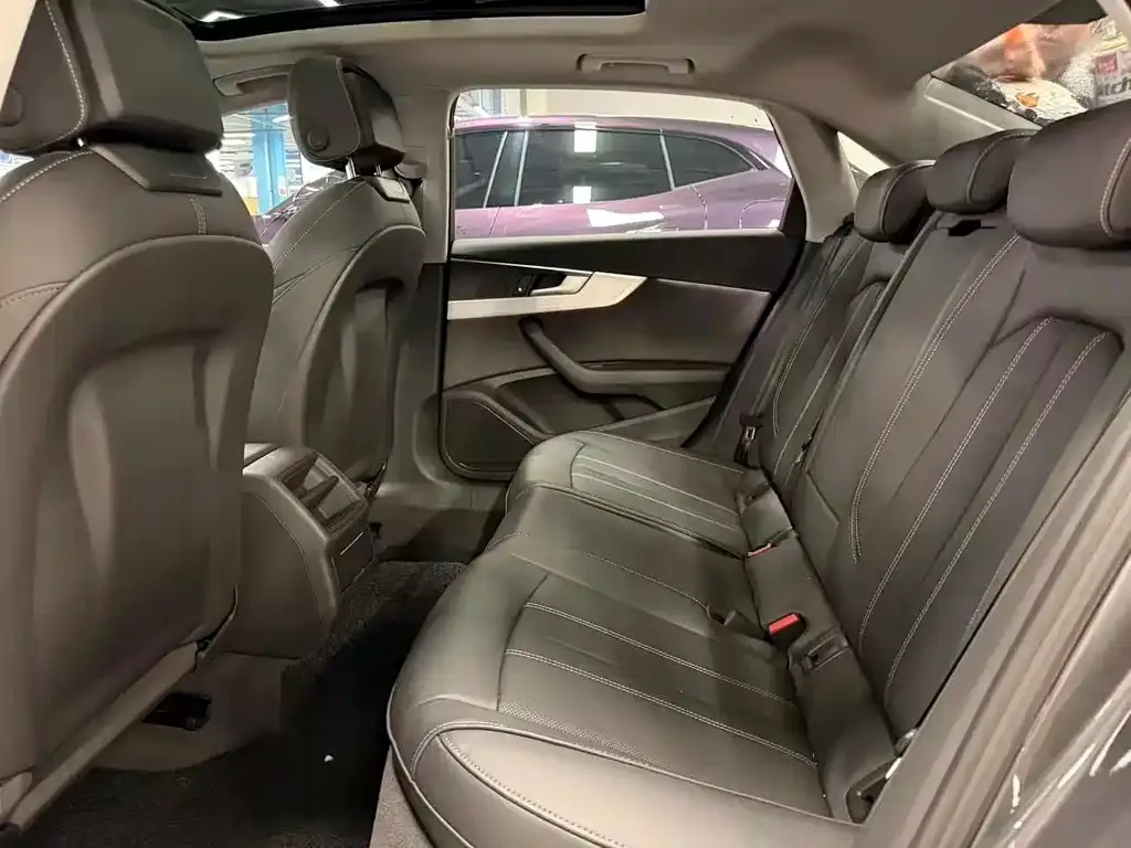 Audi A4L 2023 из CN, фото 8