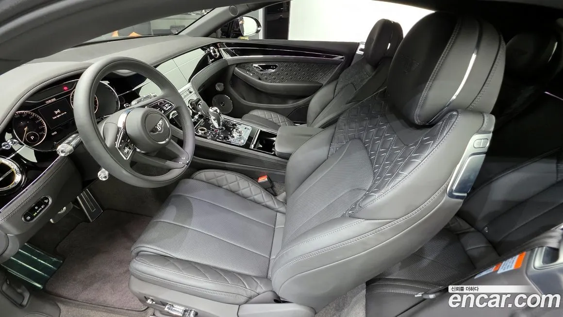 Bentley Continental 2023 из KR, фото 7