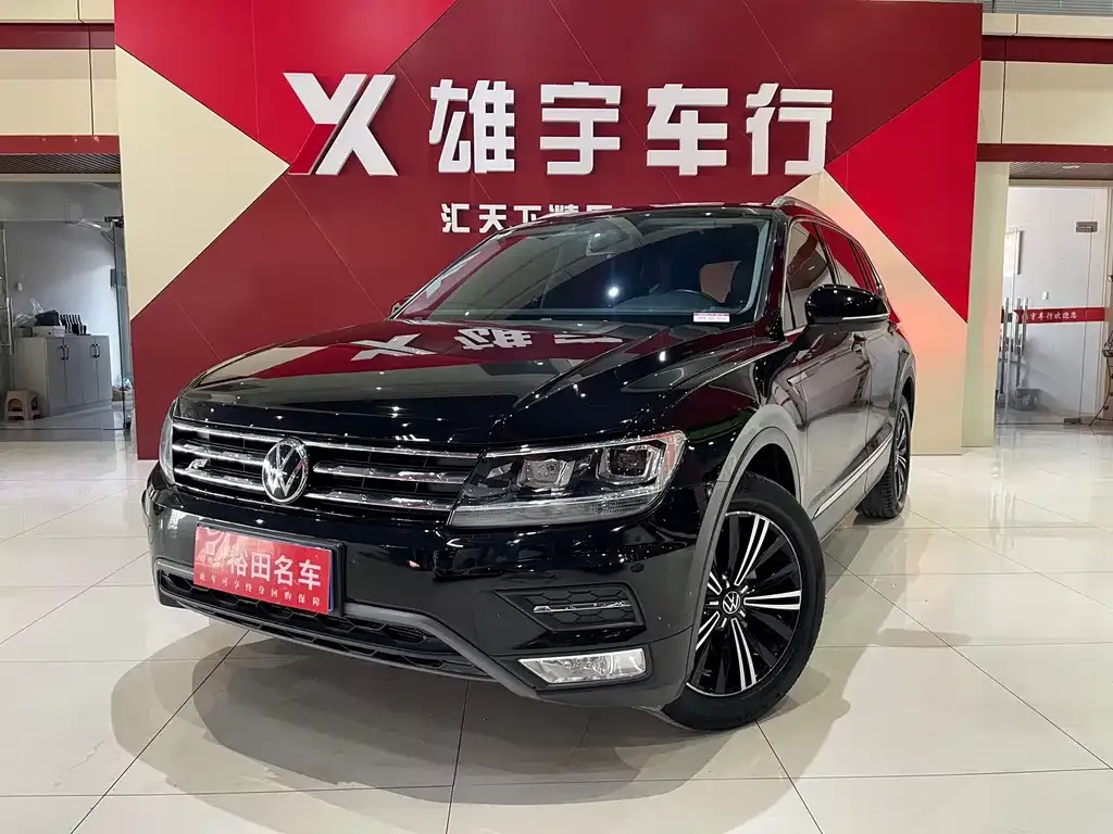 Volkswagen Tiguan L — фото 1